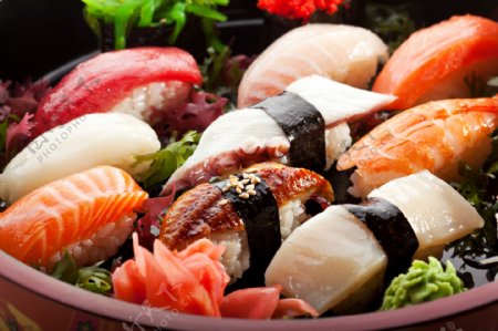 美味的海鲜寿司图片