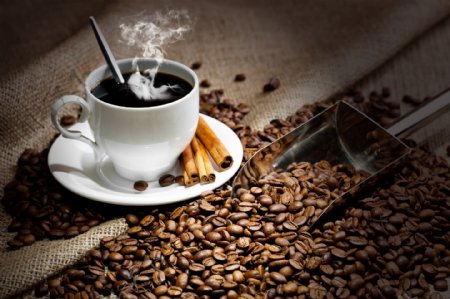 咖啡原材料和热咖啡图片