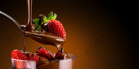 新鲜草莓与巧克力图片