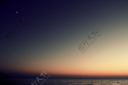 黄昏海边天空风景图片