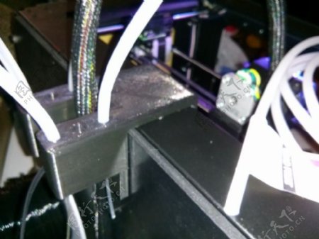 混音Makerbot复制2丝管架和中心馈电的