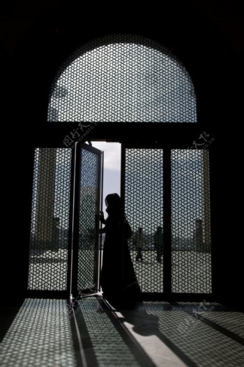 清真寺里的阿拉伯女人图片
