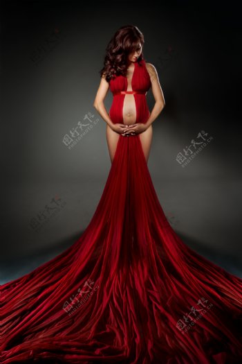 红色裙子性感美女图片