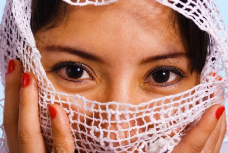 穆斯林妇女的脸上罩着面纱