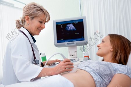 做孕期检查的准妈妈图片