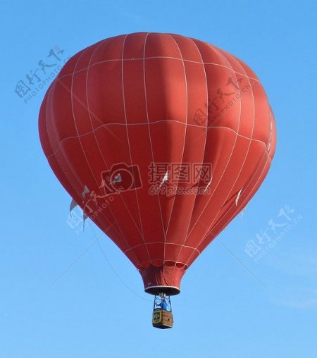 一个红色的热气球