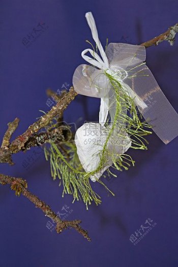 树枝上的婚礼装饰