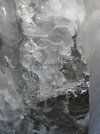 冬季冻结的冰柱