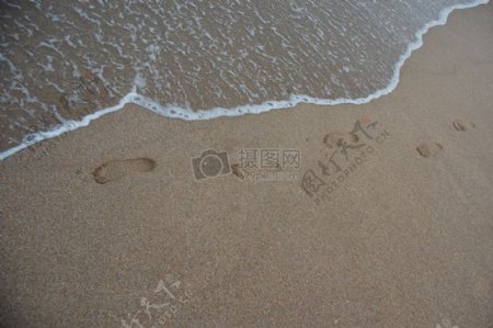 沙滩上的足迹