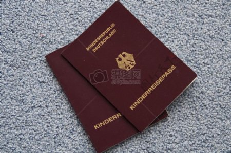 紫色封皮的护照