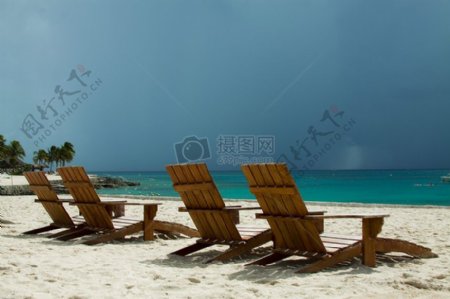 沙滩上的椅子