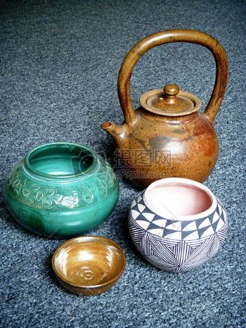 精美的陶瓷茶具