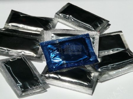 包装精美的避孕套