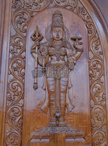 雕刻着印度女神拉克希米的木门