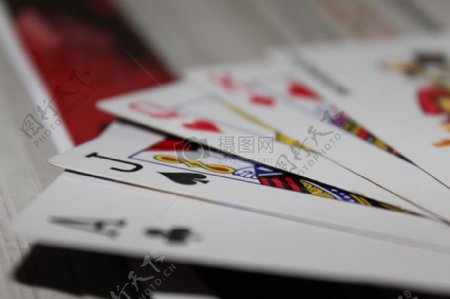 桌子上的扑克牌