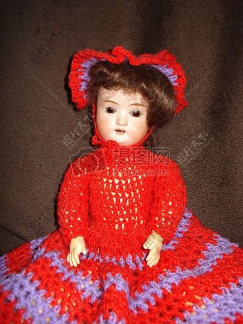 可爱的红色娃娃