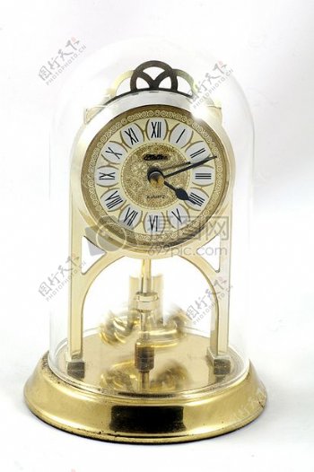金色的古董时钟