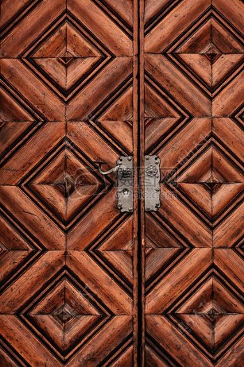 棕色的木质门