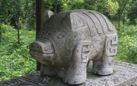 十二生活雕塑猪