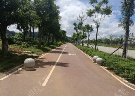 公路人行道