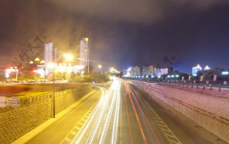 吉林市夜景的车流