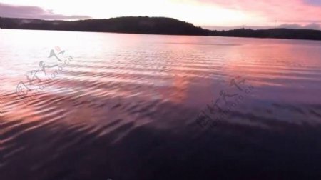 荡漾的湖水风光视频