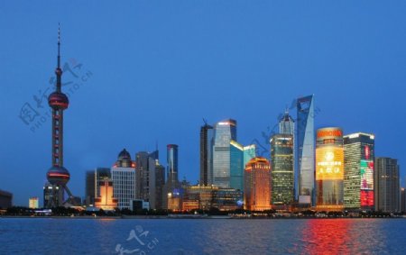 灯火通明的上海