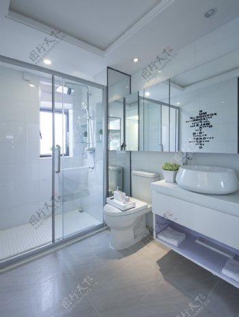 现代简约风格浴室玻璃移门效果图