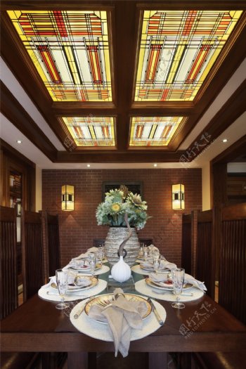 中式风情餐厅特色花纹吊顶室内装修效果图