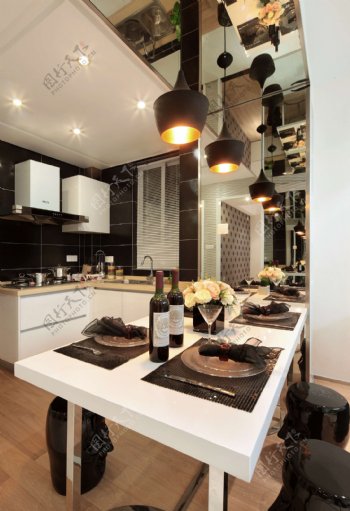 欧式时尚开放式厨房室内装修效果图
