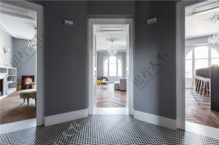 现代时尚冷淡客厅深灰色背景墙室内装修图