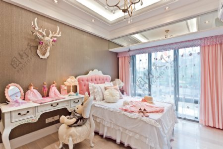 现代粉色调卧室效果图