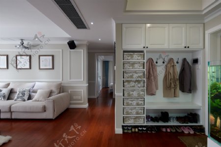 现代时尚白色家具客厅室内装修效果图