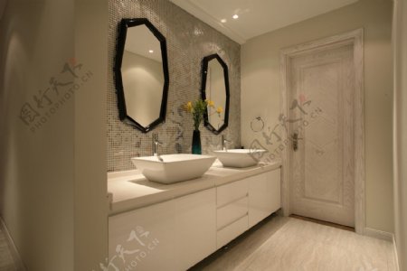 现代时尚浴室木制边框镜子室内装修效果图