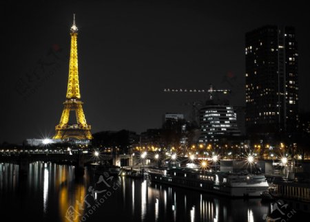 夜晚的巴黎埃非尔铁塔