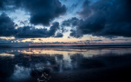 日暮下的河流风景