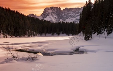 冬季冰雪湖泊风景