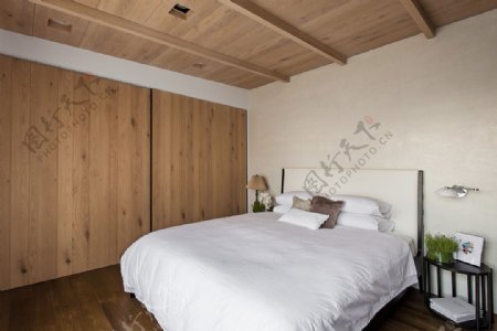 简约卧室木质墙壁装修效果图