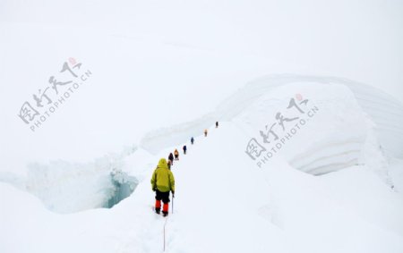 攀登雪山