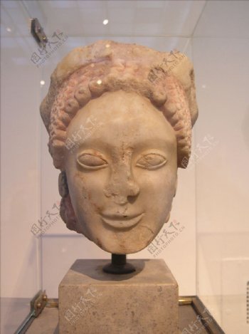 女性头部雕像