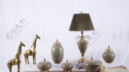 咖啡色陶瓷台灯储物罐长颈鹿摆件
