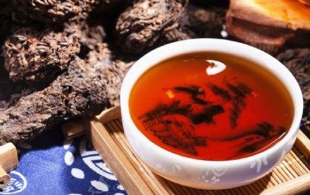 汤色红亮的普洱茶