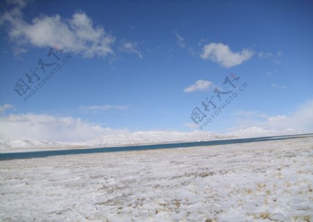 西藏草原湖泊