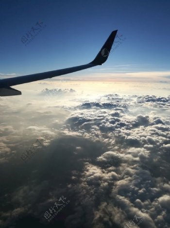 飞机上看云朵