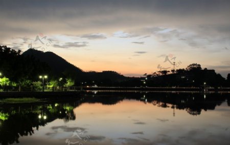 龙湖黄昏