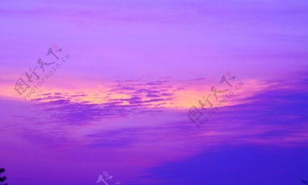 紫色云彩彩霞