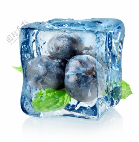 冰块里的蓝莓