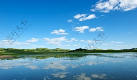 蓝天白云湖泊草原牧场山川