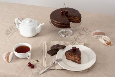 巧克力蛋糕和红茶