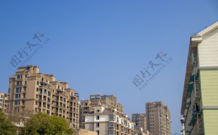 城市广角远景摄影图